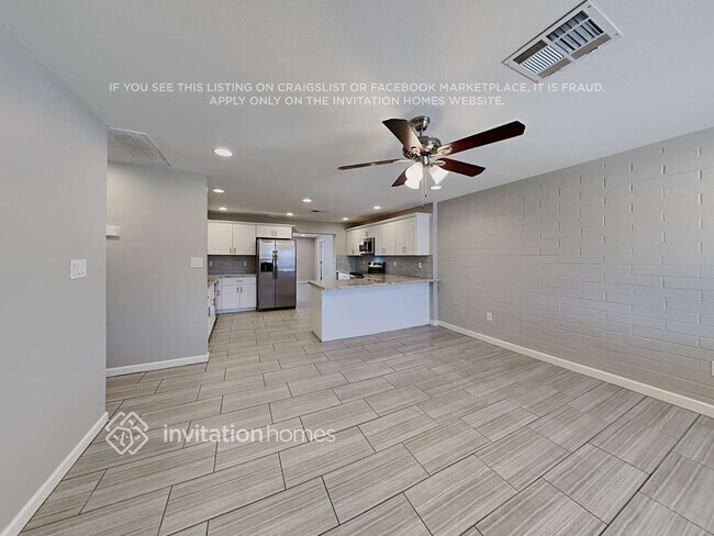 Building Photo - 422 E Papago Dr
