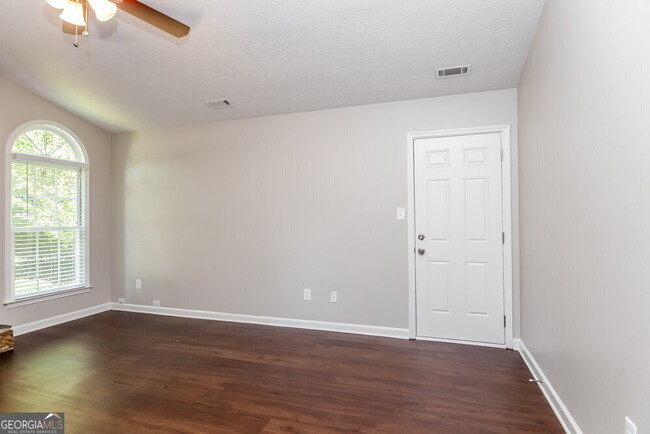 Building Photo - 465 Rosehill Dr
