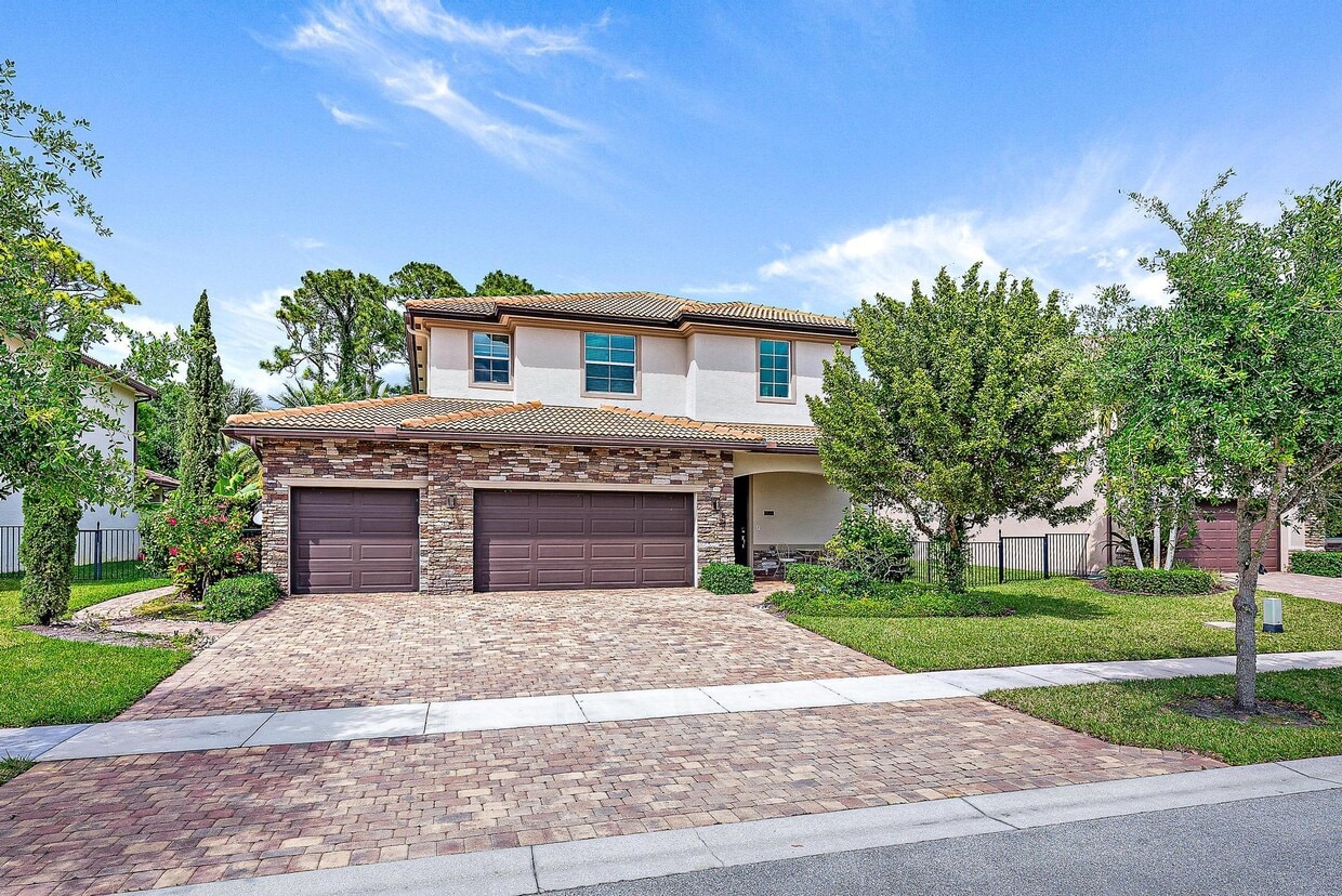 Primary Photo - 7075 Limestone Cay Rd