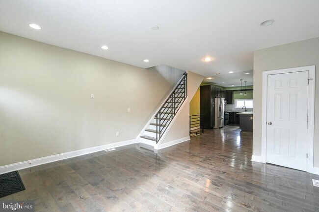 Foto del edificio - 2633 Tasker St