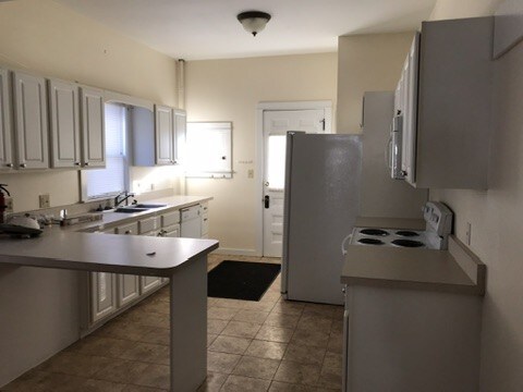 Kitchen - 54 Wellington St