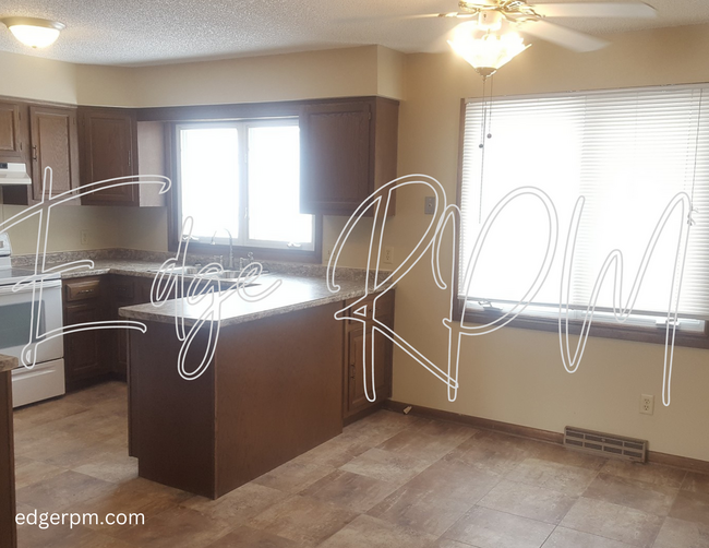 Foto del edificio - For Rent: 2BR Duplex w/ Garage – Great Loc...