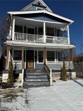 Building Photo - 10527 Earle Ave