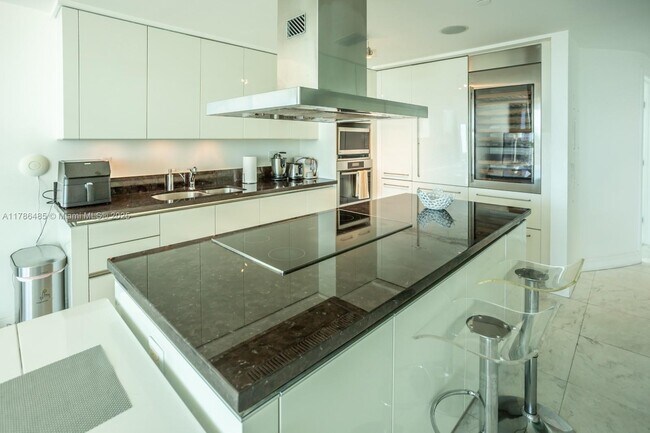 Foto del edificio - 2950 NE 188th St