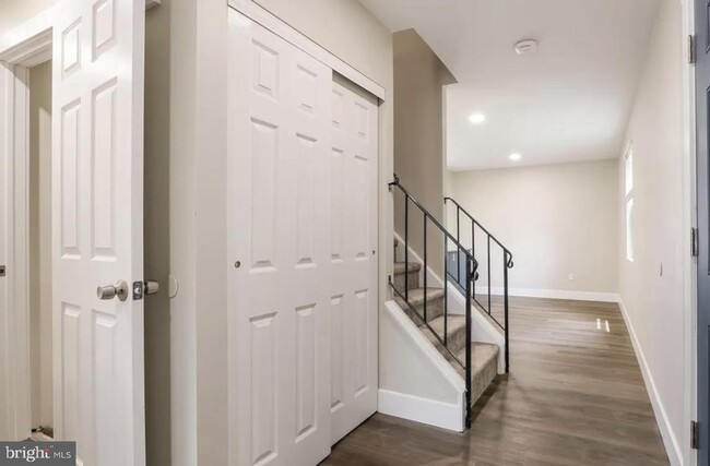 Building Photo - 975 Beechwood Pl