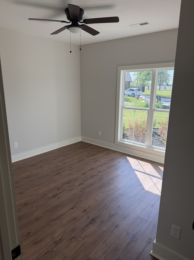 Building Photo - 30 Tower Ct