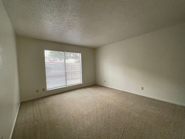 Foto del edificio - 4308 Lake Rd