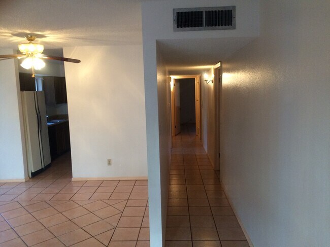 Hall n kitchen entrance - 1810 Jack Nicklaus Dr