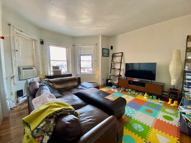 Building Photo - 913 Boylston St
