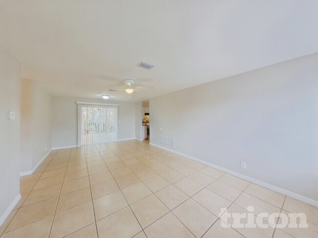Building Photo - 1753 Linwood Cir
