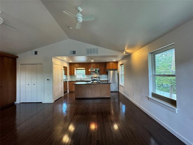 Building Photo - 1208 E 2nd St