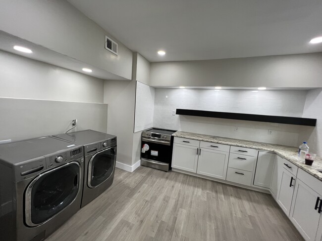 Foto del edificio - 321 E 31st St