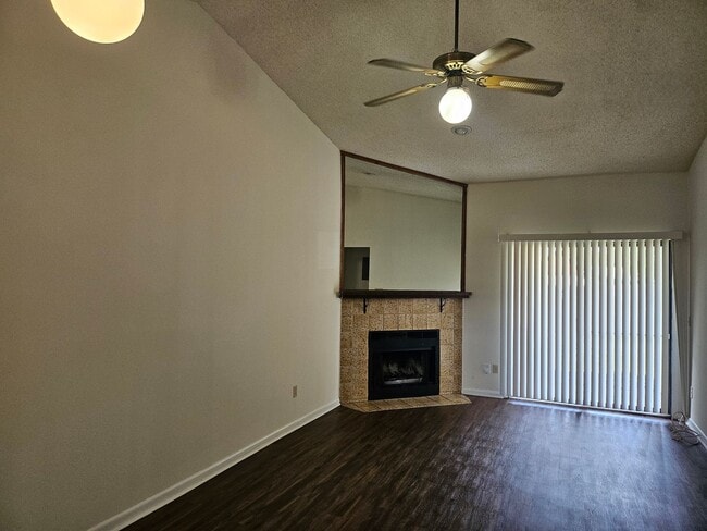 Building Photo - 2/2 - Jefferson Avenue - Newly updated