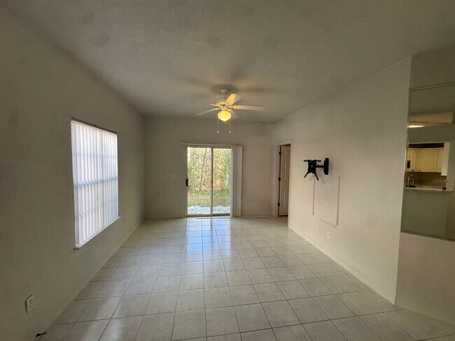 Foto del edificio - 4950 NW 1st Pl