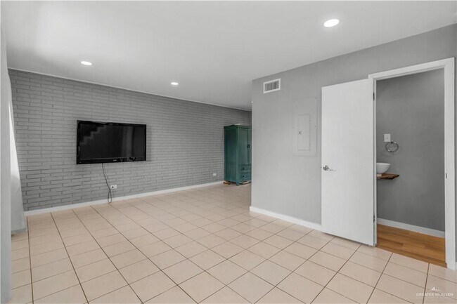 Building Photo - 1600 W Nolana Ave