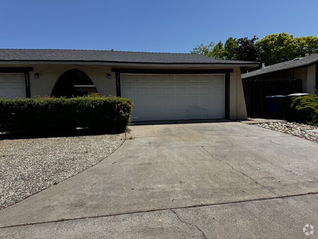 Building Photo - 3700 Bridgeford Ln
