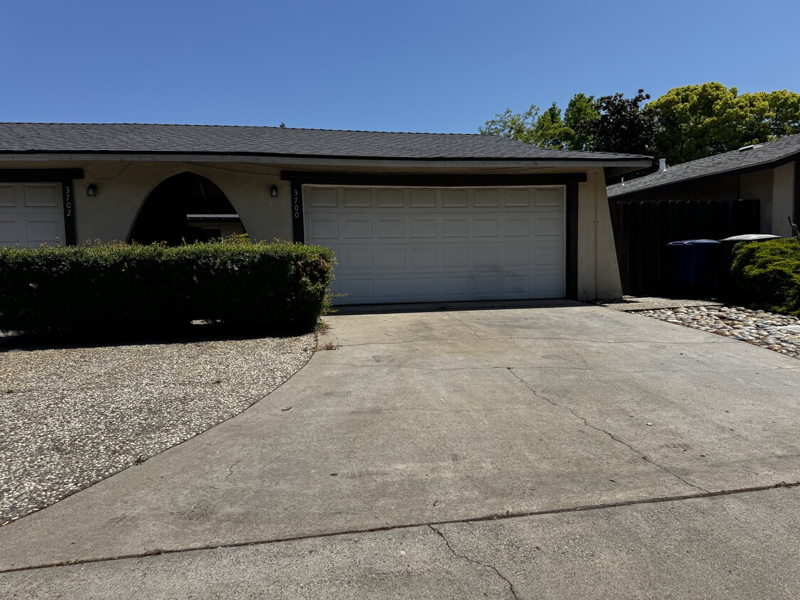 Foto principal - 3700 Bridgeford Ln