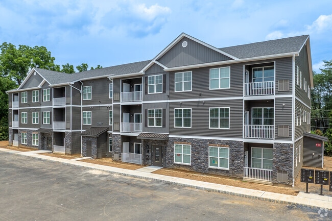 Building Photo - 2895 Easton Ave