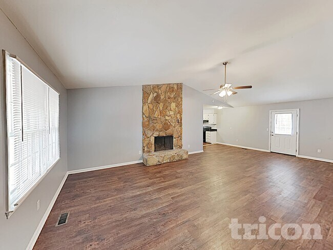 Building Photo - 208 Pond Ridge Rd E
