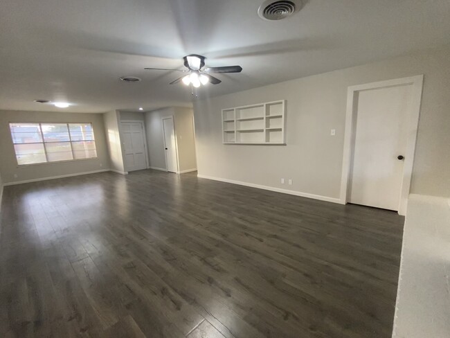 Building Photo - 3211 Frontier Dr