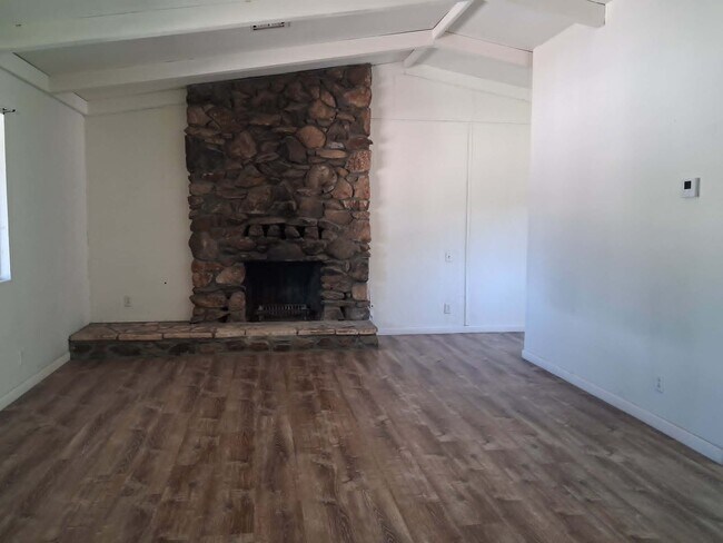 Foto del edificio - 48963 River Park Rd