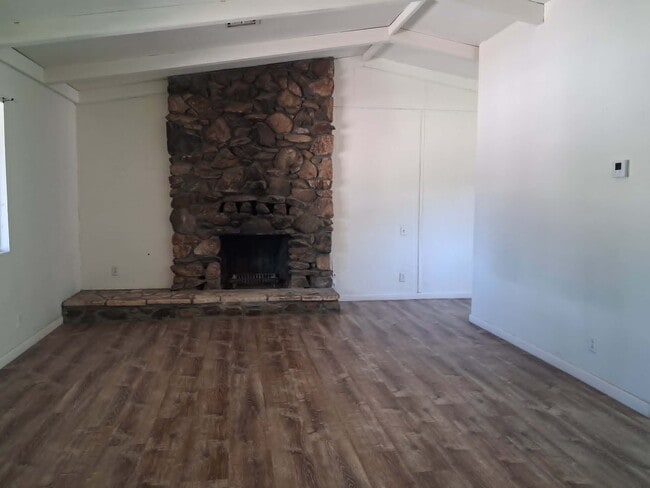 Building Photo - 48963 River Park Rd