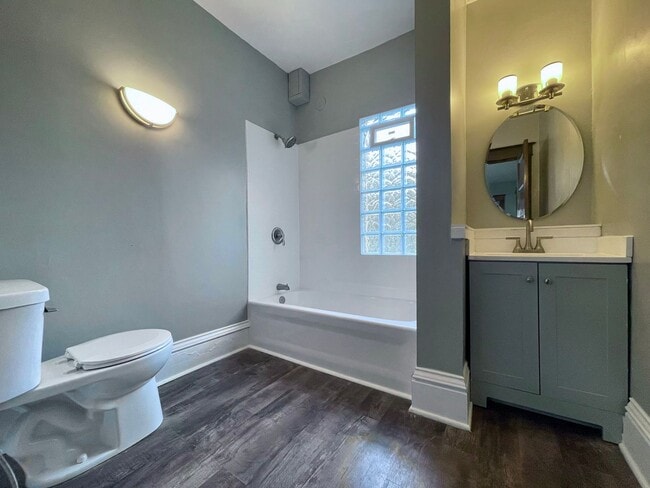 Building Photo - Newly Renovated 5 Bedroom 1.5 Bathroom Home in Minneapolis!