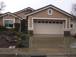 Building Photo - 852 Yosemite Ln