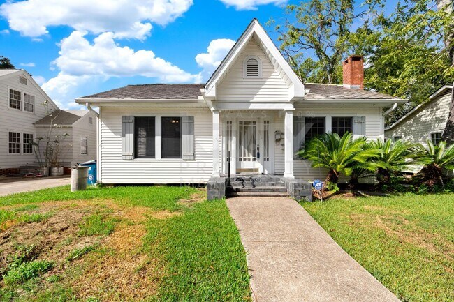 Building Photo - Adorable Home Available near UL Lafayette!