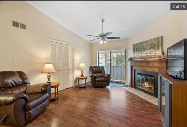 Building Photo - Downtown Third-Floor Penthouse Condo