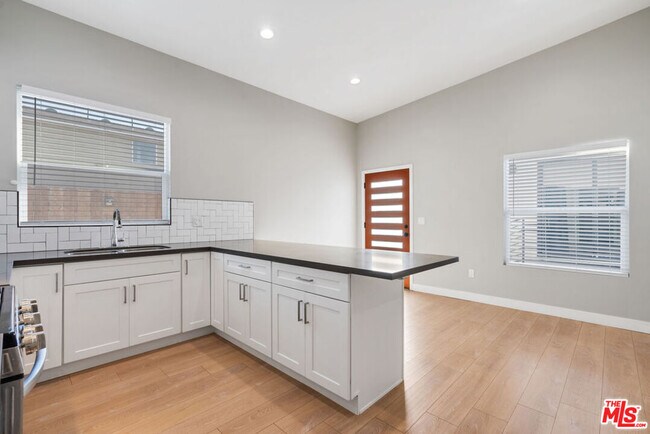 Foto del edificio - 5461 Geer Ave