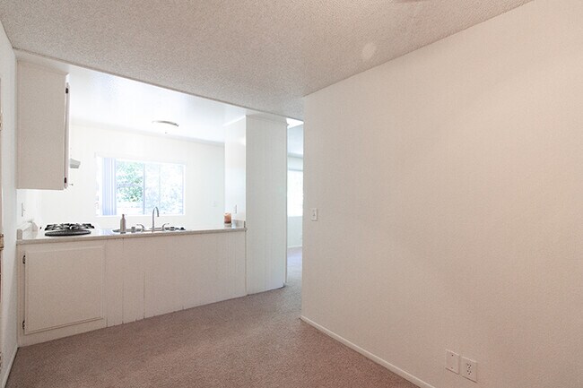 Building Photo - 10827 Morrison St