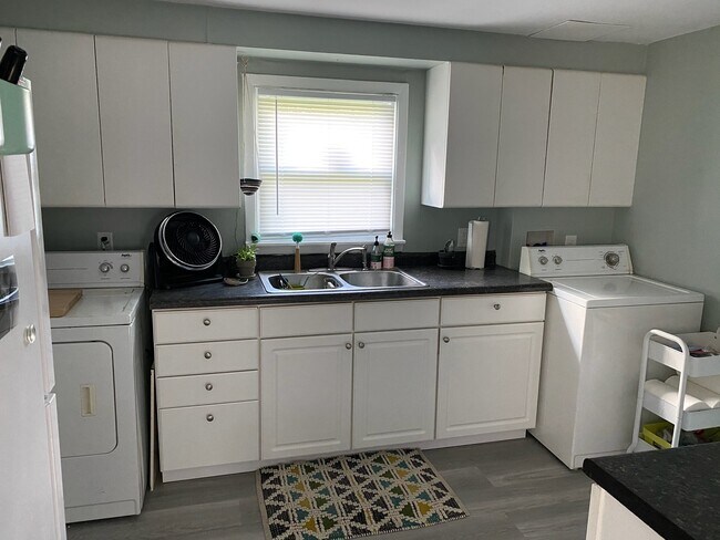 Building Photo - 204 Green St