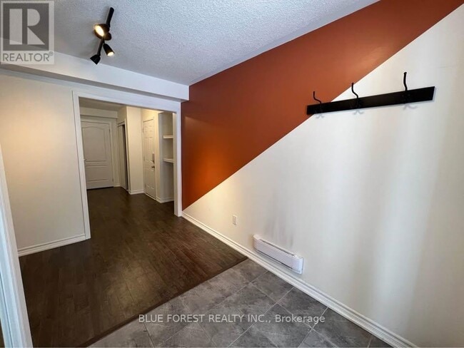 Photo du bâtiment - 1537 Husband Pl