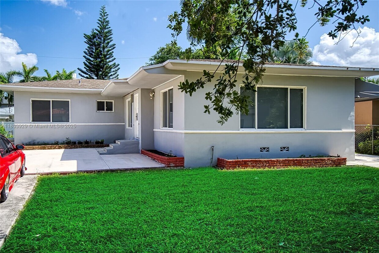 Foto principal - 1600 NE 110th Terrace
