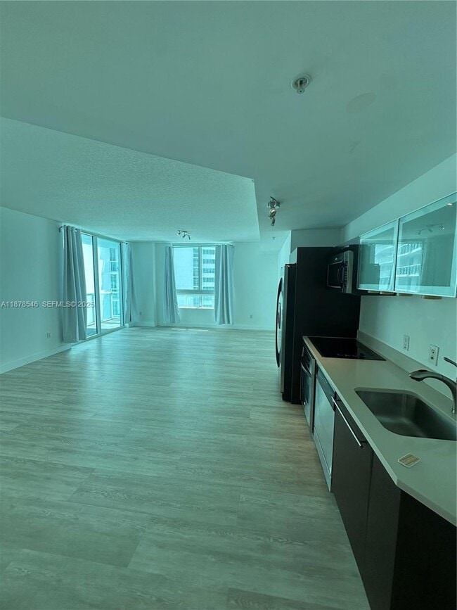 Building Photo - 1900 N Bayshore Dr