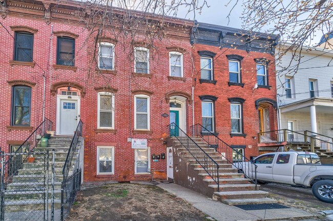 Building Photo - 298 Princeton Ave