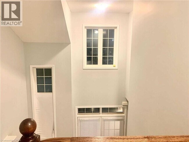 Building Photo - 9 Troyer St