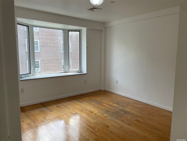 Foto del edificio - 140-75 Ash Ave