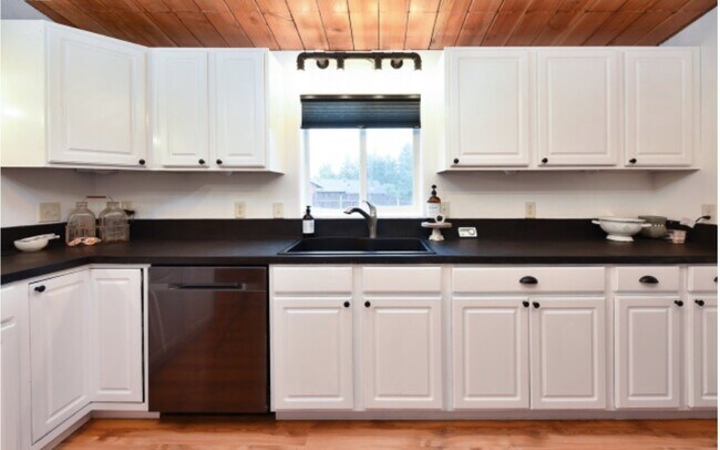Foto del edificio - 39110 Carr Trail Rd