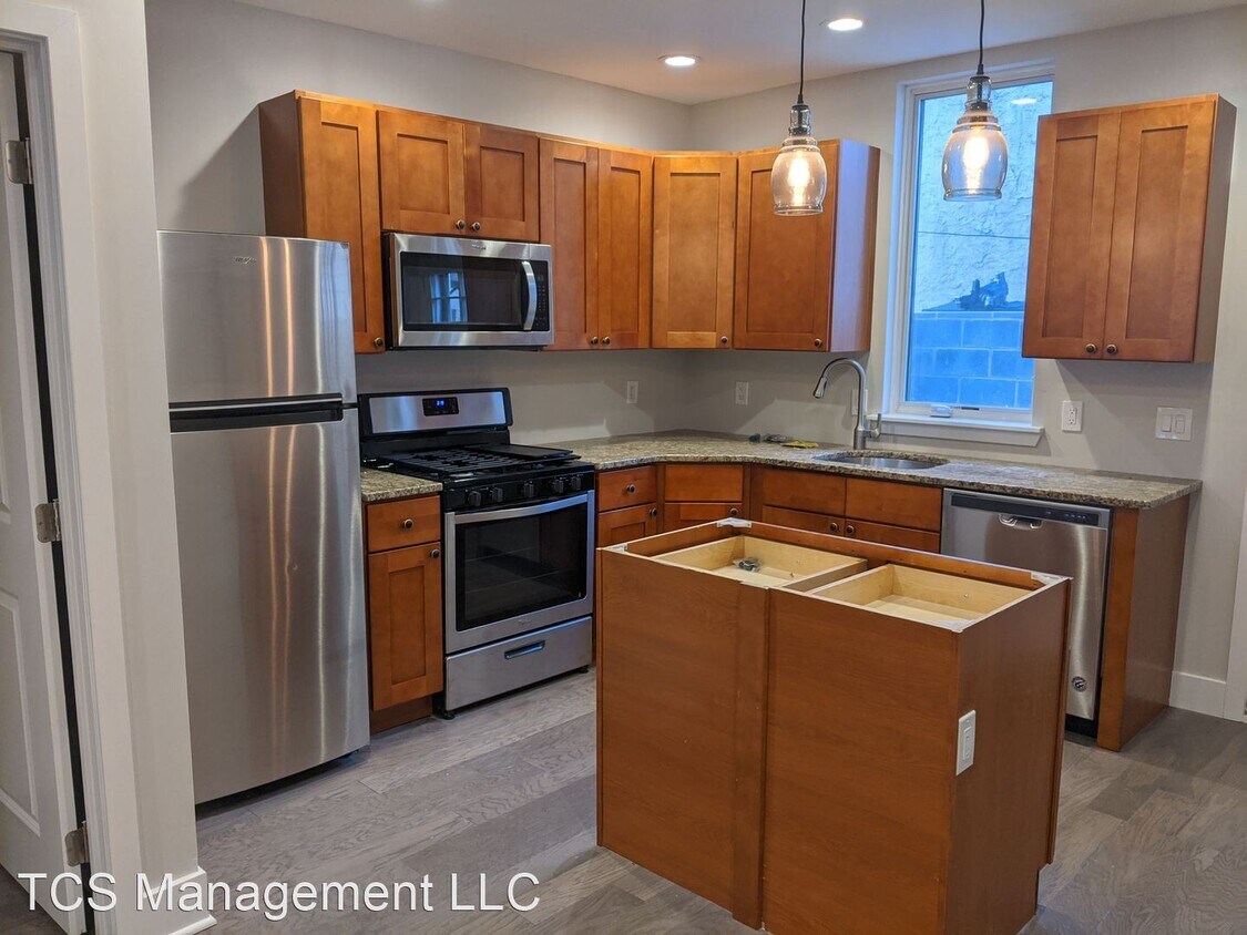 Foto principal - 2 br, 2 bath House - 2230 Coral St
