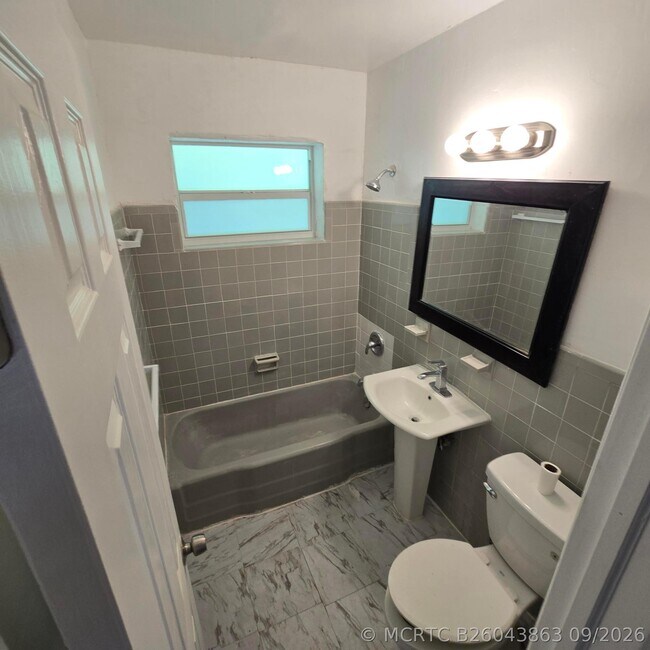 Foto del edificio - 830 SW 14th St