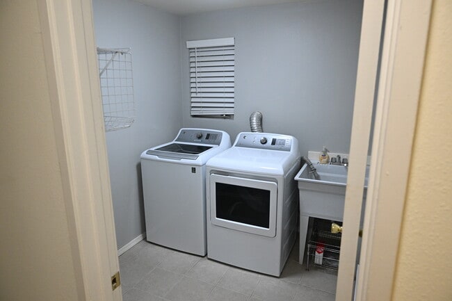 Foto del edificio - 10733 Burke Ave N