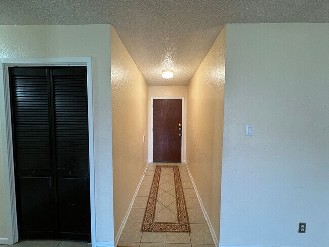 Building Photo - 360 Virtual Tour Available