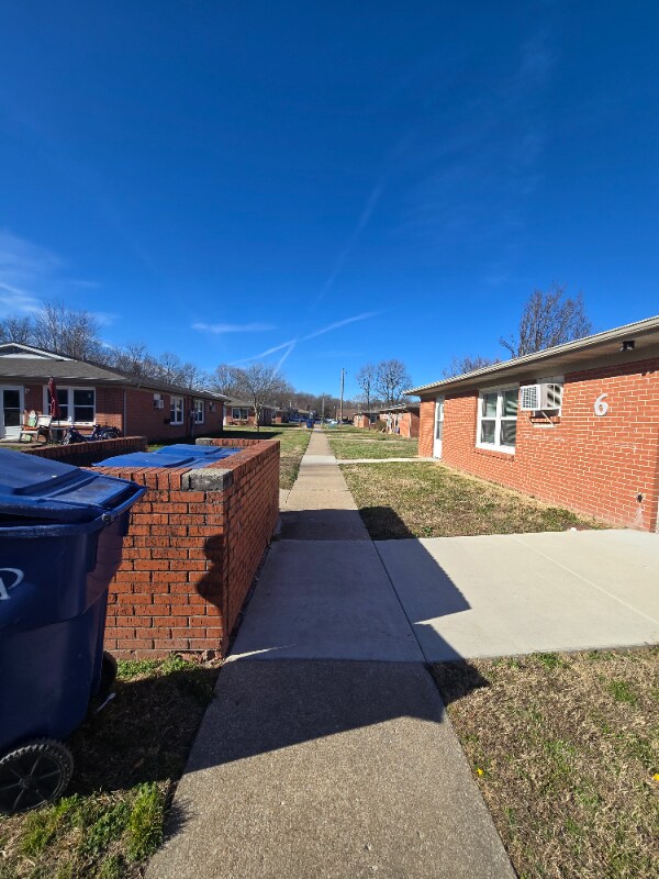 Building Photo - 400 E High St