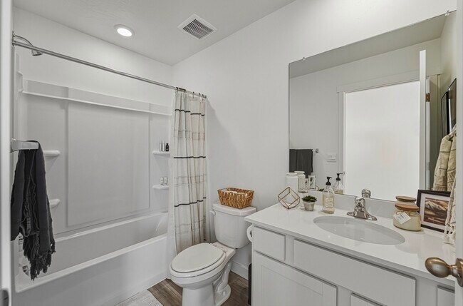 Building Photo - 1007 E Midship Wy