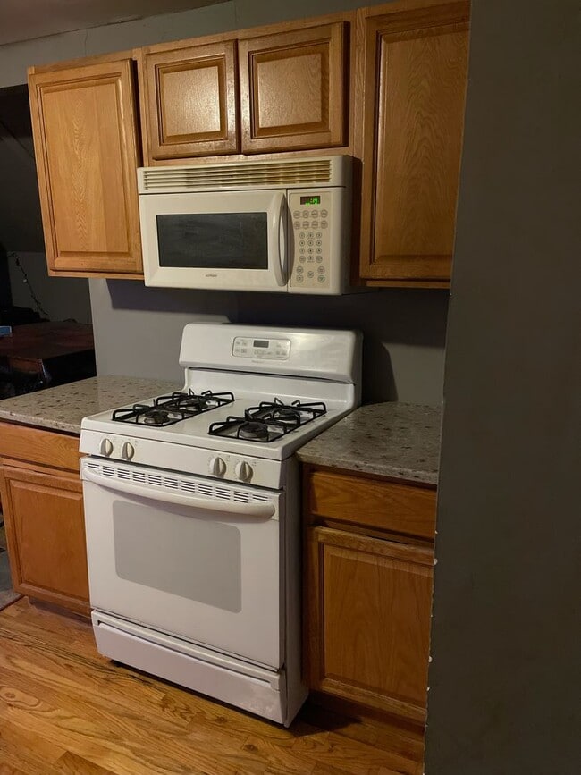 Building Photo - 264 Peck St