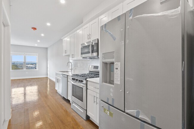 Foto del edificio - 311-315-315 West Side Ave