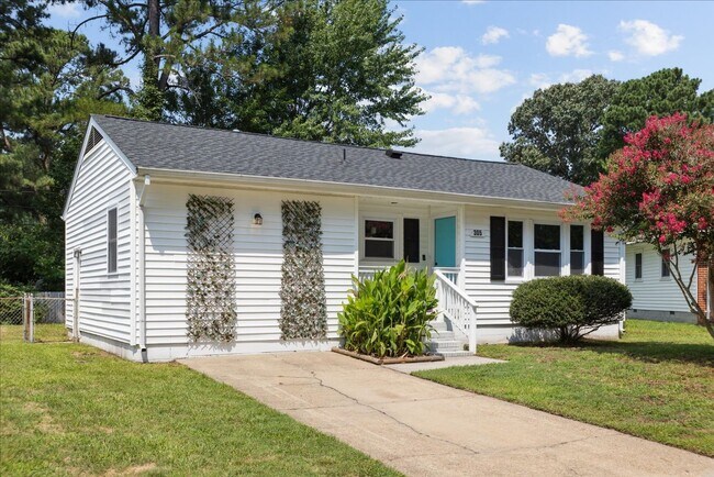 Building Photo - Hampton Home for Rent (4 bed/ 2 bath)