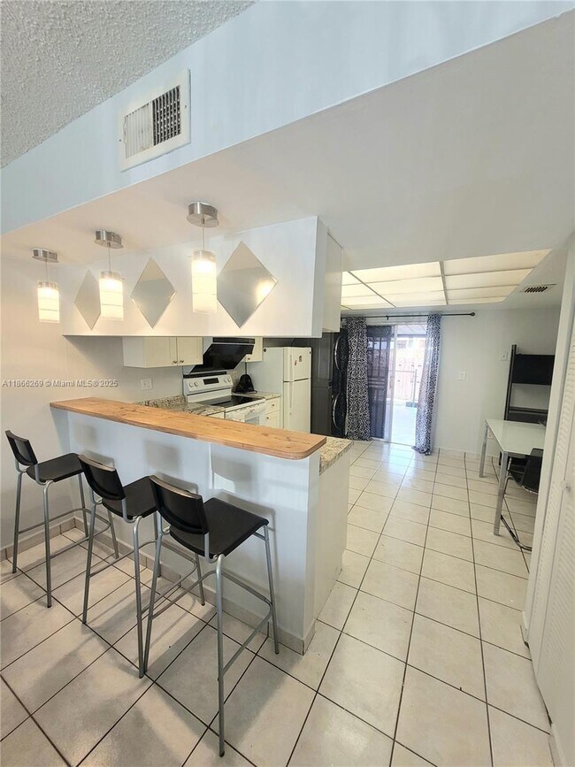 Foto del edificio - 3973 W 9th Ln